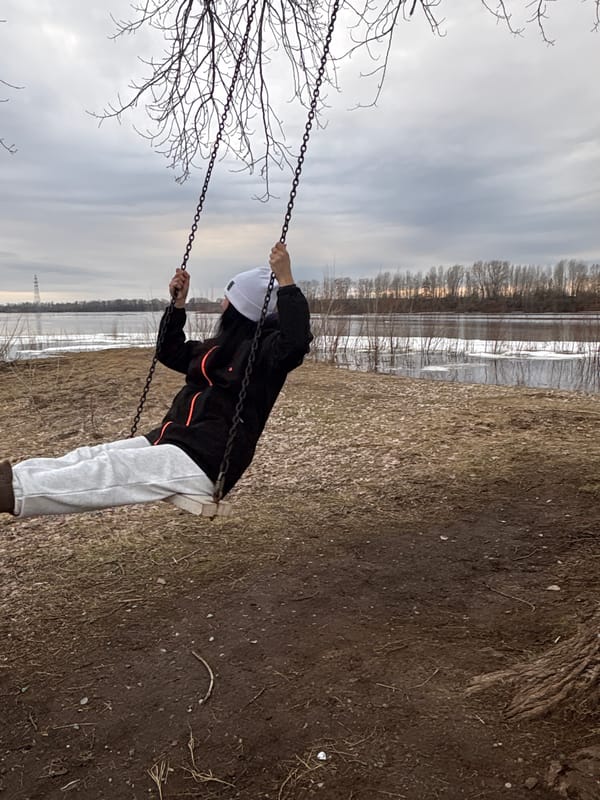 Spring afternoon recreation captured in Chaikovsky park and waterfront