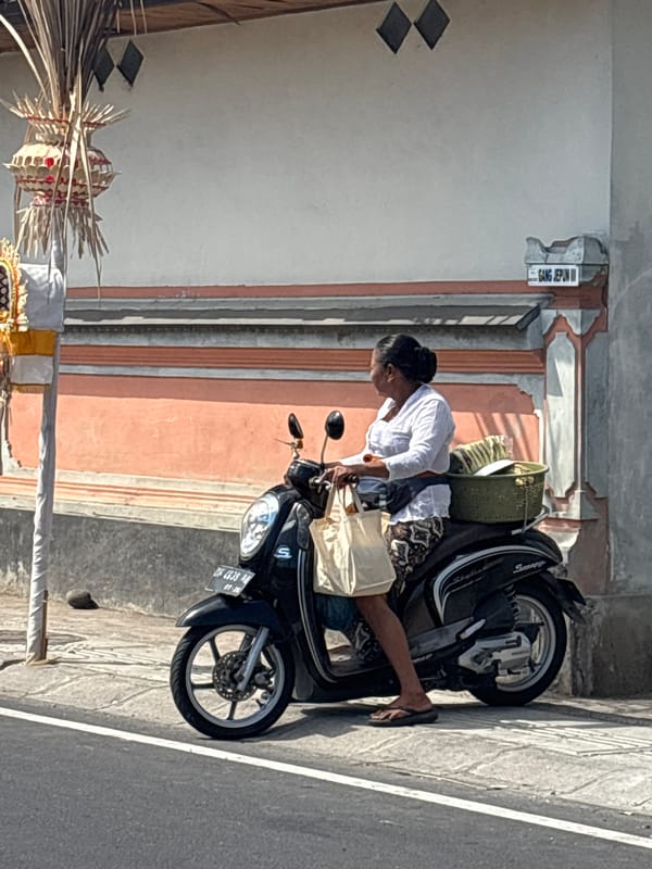 Mengwi streets during a festive Balinese morning
