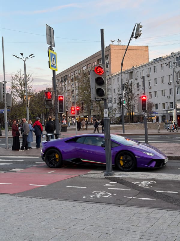 Moscow landmarks and street life documented during evening walkabout