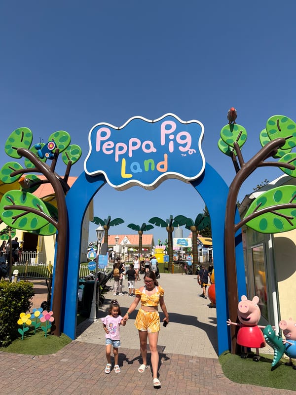 Morning tour through Gardaland's themed zones and attractions