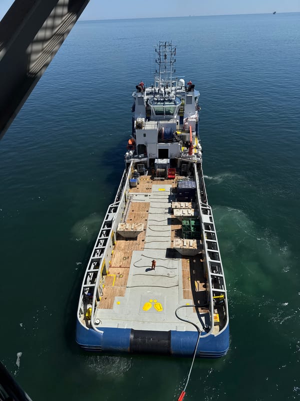 Supply vessel conducts offshore platform operations in Italian waters