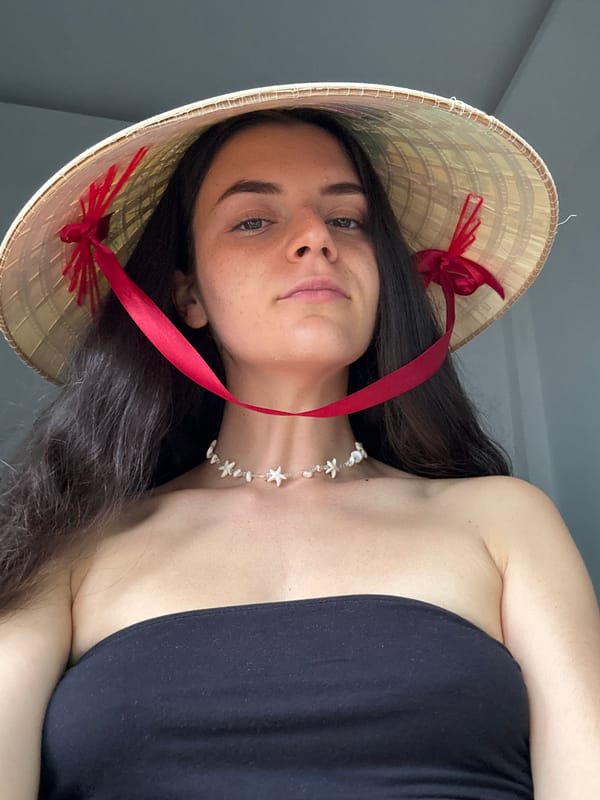 Woman poses with traditional Vietnamese hat in Mũi Né photo session