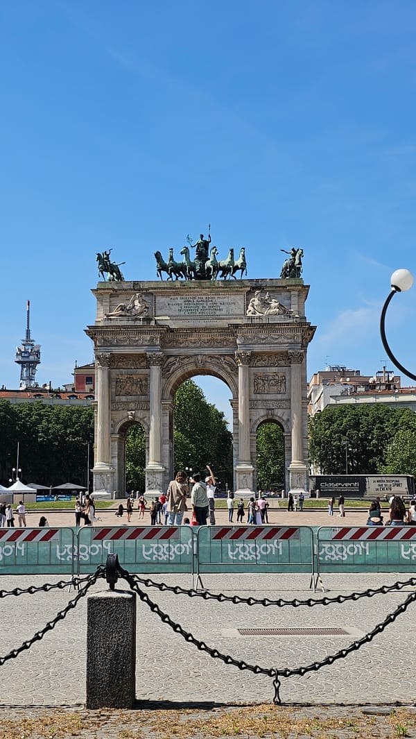 Weekend crowds gather at Milan's Arco della Pace and Sforza Castle