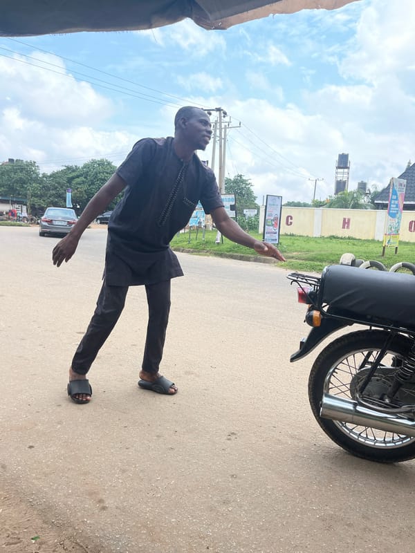 Everyday street life along a busy Abuja corridor