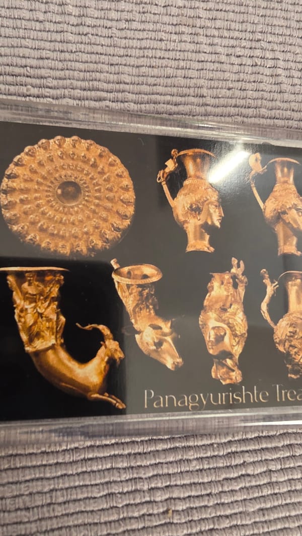 Bulgarian witness captures treasure displays and domestic life moments