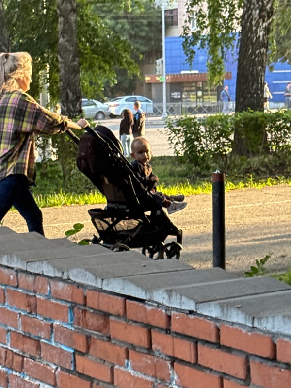 Everyday street life along Ufa's sunny sidewalks
