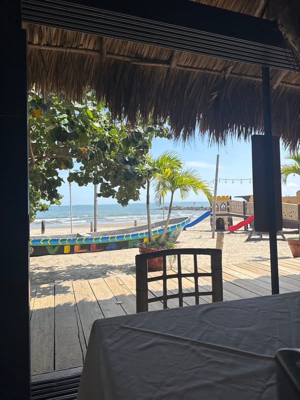 Beachfront dining with tropical drinks in Veracruz