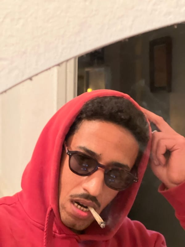 Man documents smoking session with selfies in Tanger
