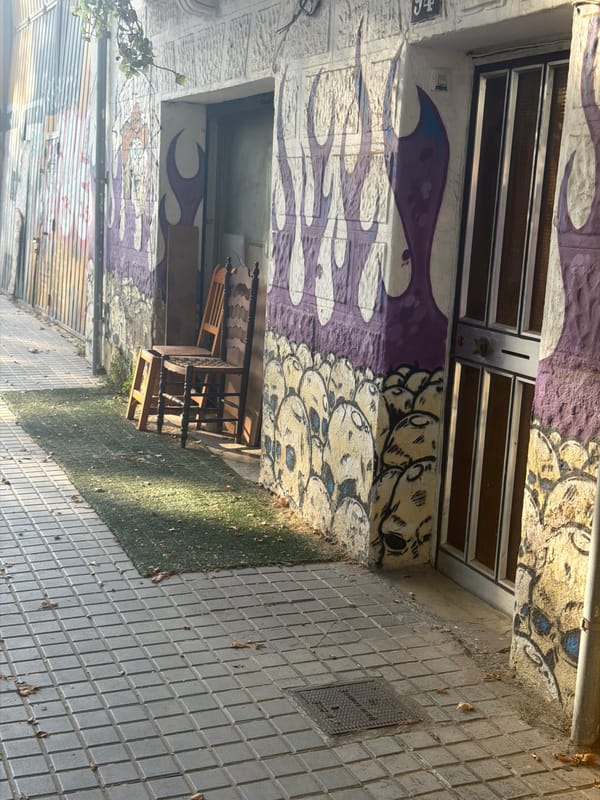 Street-level Barcelona stroll: graffiti, Bicing, and summer sidewalks