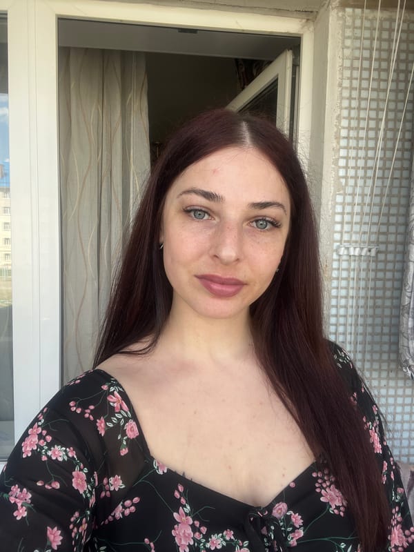 Woman documents morning moments through selfies in Chaikovsky, Russia