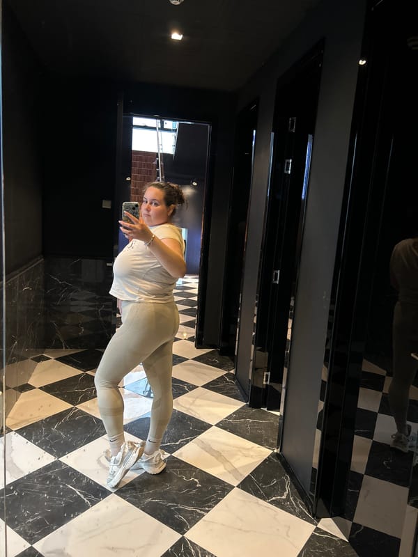 Woman documents gym visit with selfies in Plovdiv facility