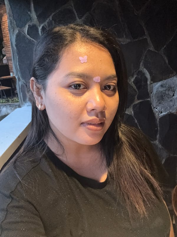 Women pose for casual photos in Kuta Selatan