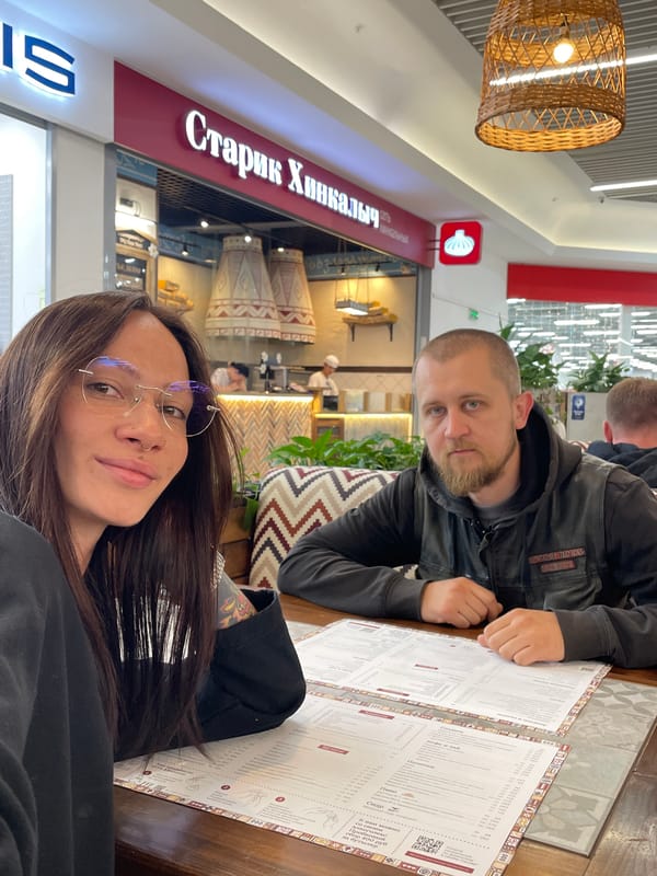 Diners take selfies at Yekaterinburg mall restaurant