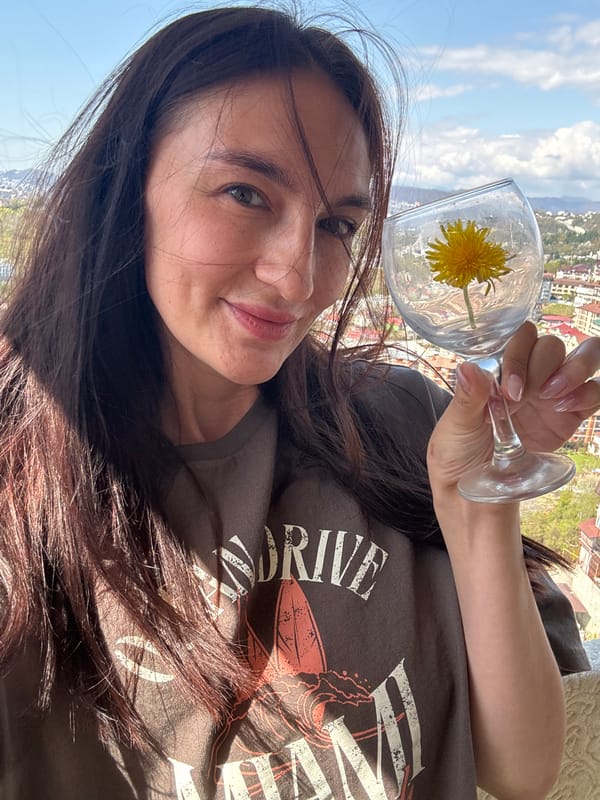 Woman creates dandelion art series on Sochi balcony