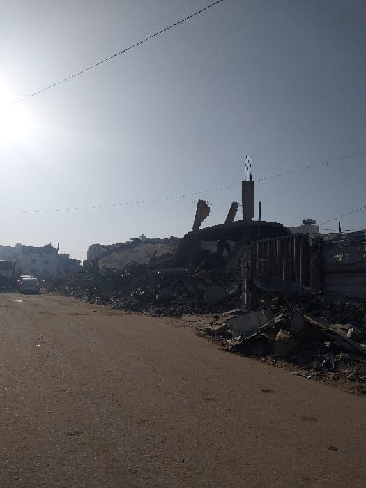 Gaza residents maintain daily life amid widespread urban destruction