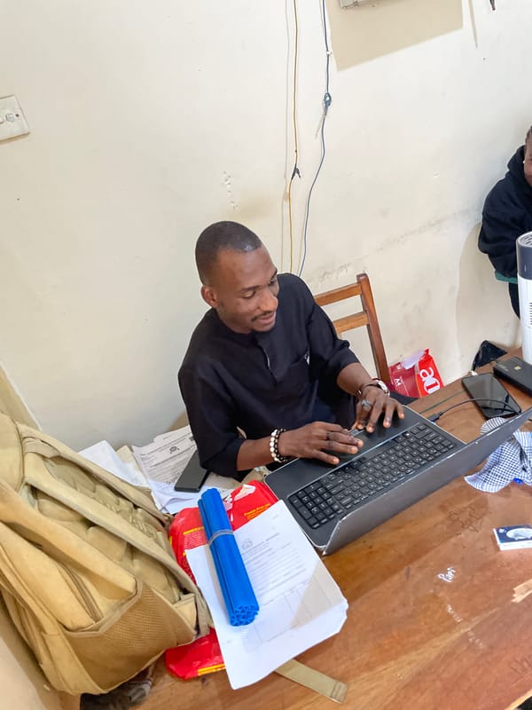 Afternoon in Durumi: office work, street life, and a studio shoot
