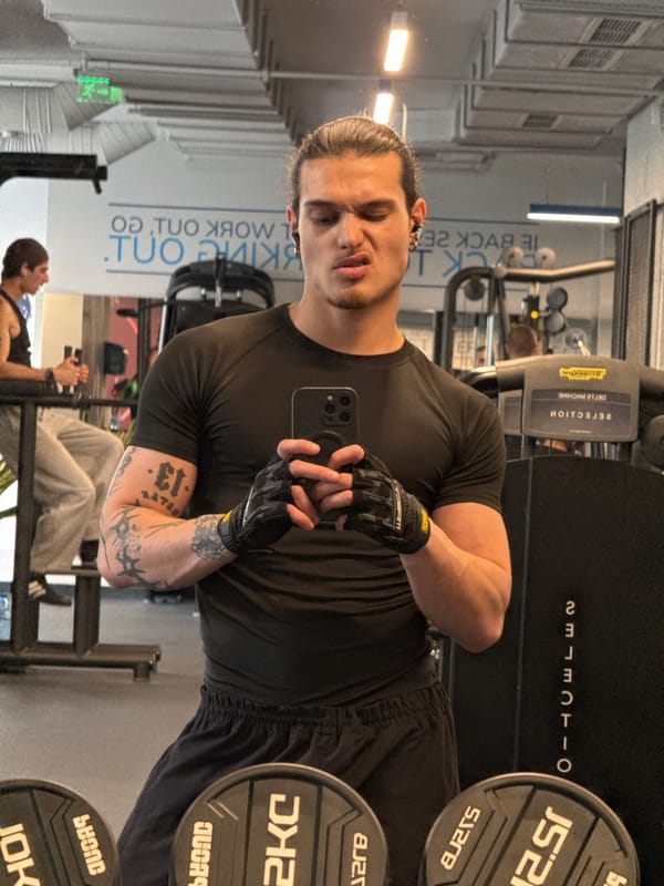 Man takes mirror selfie at Sofia gym