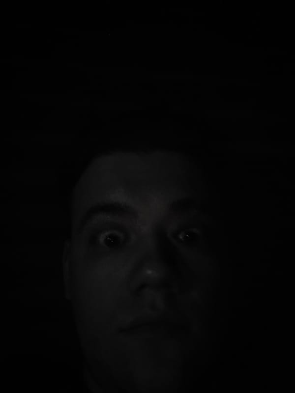 Tashkent gamer spends evening browsing League of Legends content