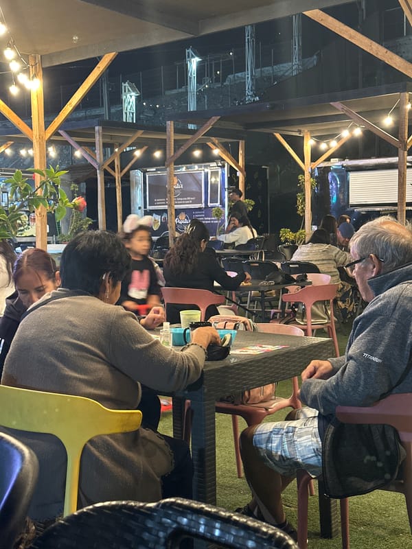 Evening outdoor dining and bingo gathering in Arica, Chile