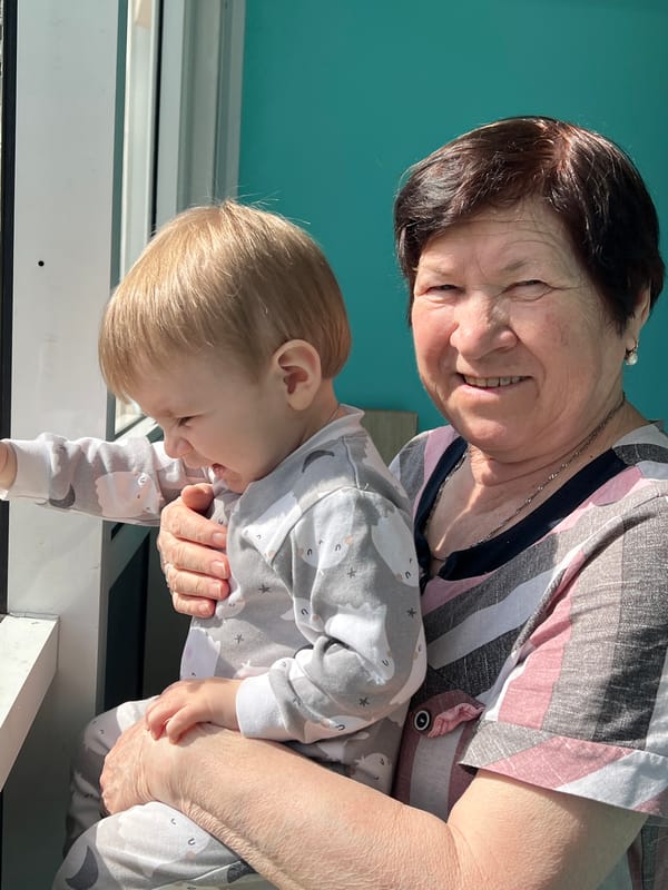 Family moments captured in morning photos in Perm, Russia