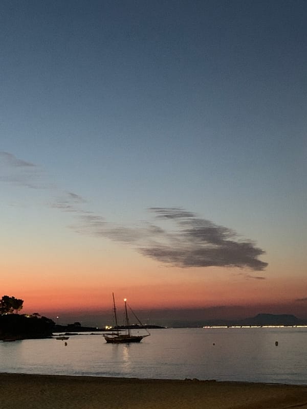 Palmanova beach at dusk, sky shifting from blue to pink