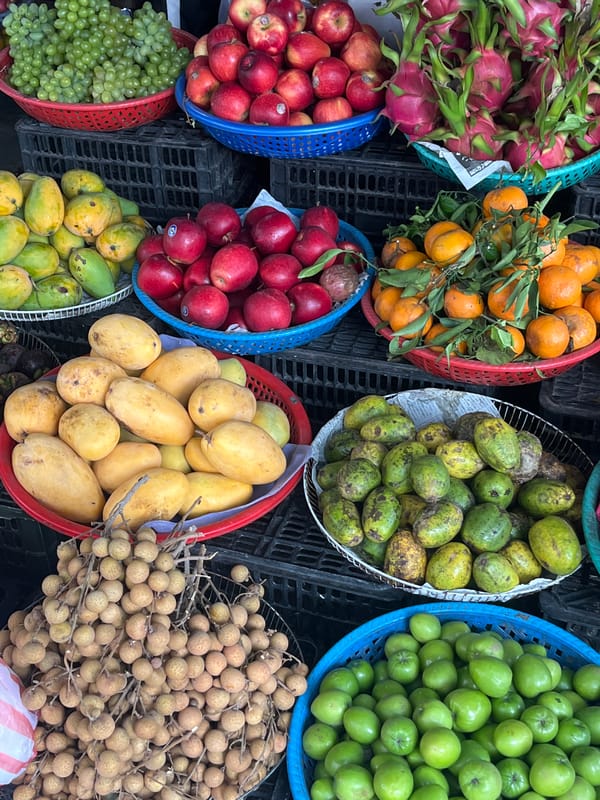 Morning scenes captured across Đà Nẵng markets and streets