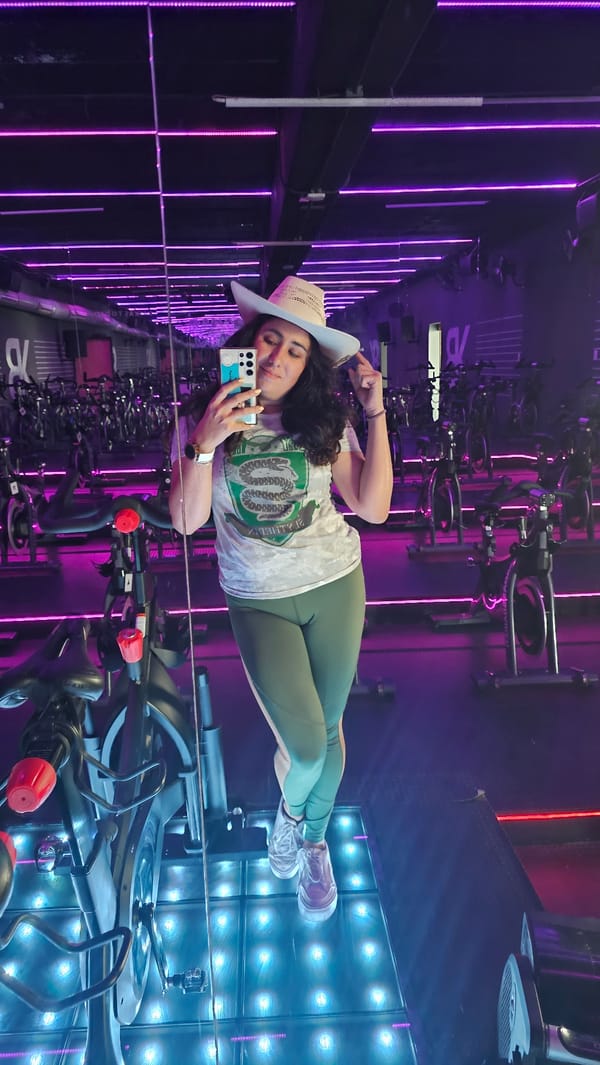 Woman Takes Mirror Selfies in Puebla Building