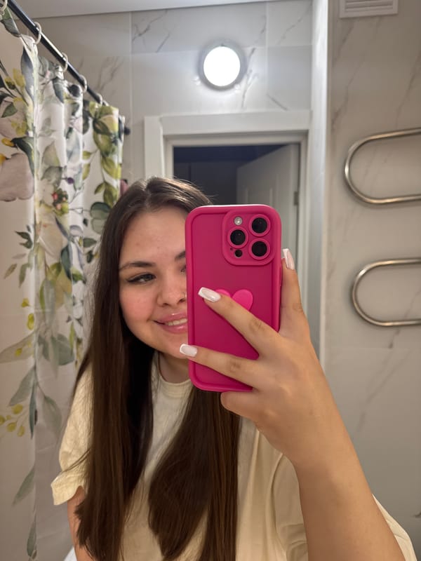 Woman documents evening beauty routine across Russian suburbs