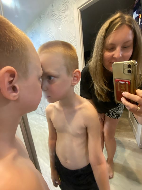 Evening selfies and casual moments at home in Noviy