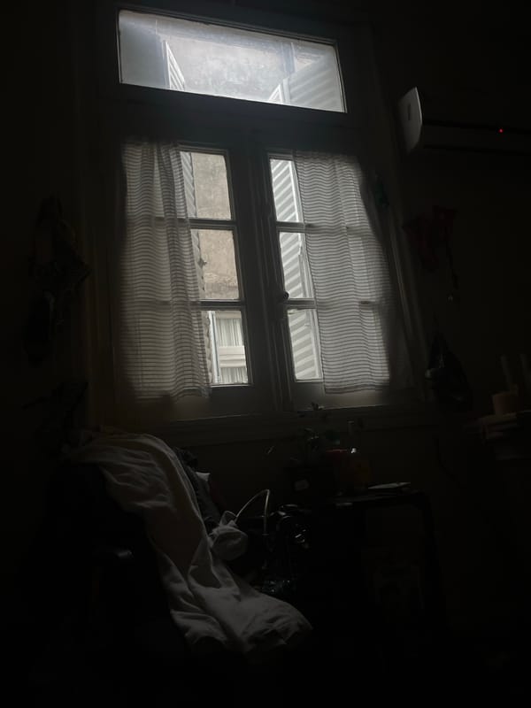 Interior room with city view documented in Buenos Aires