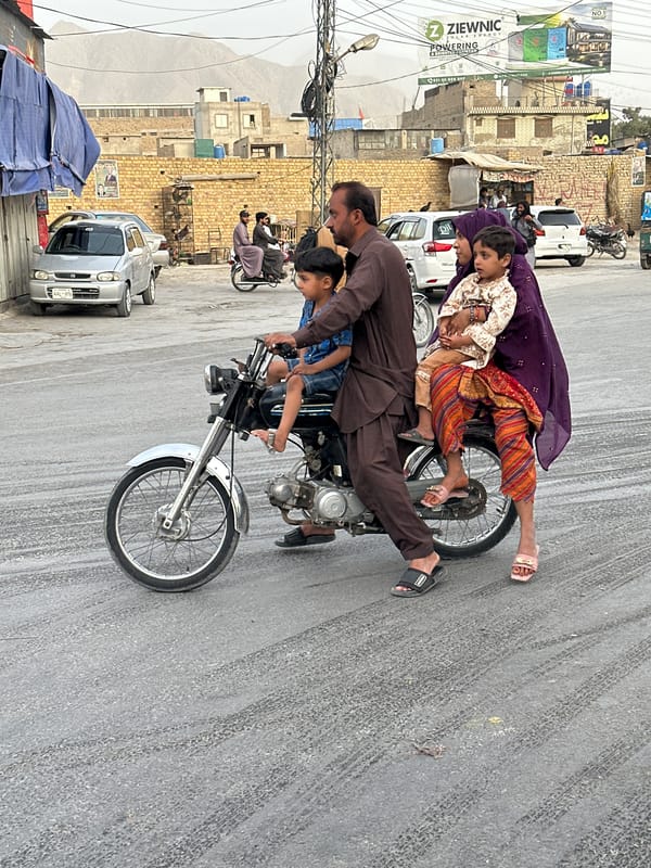 Daily life documented in Quetta markets and streets