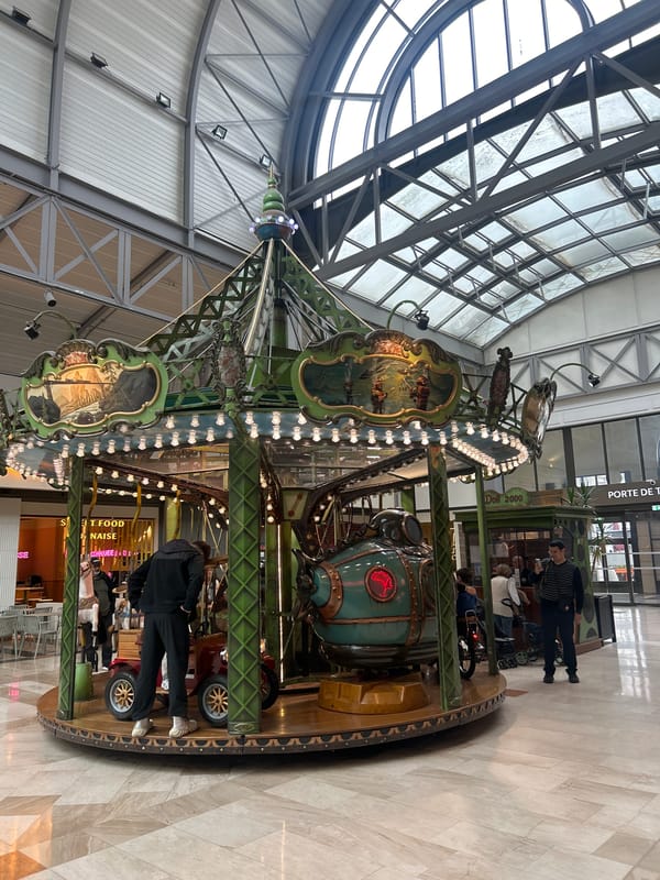 Decorated carousel operates in Serris shopping center