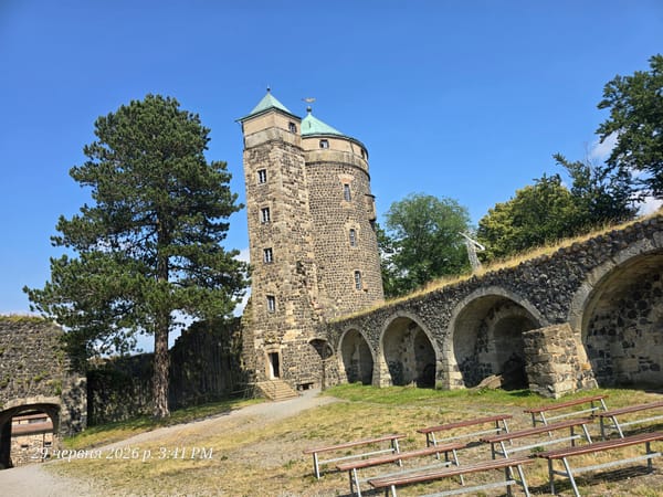 Exploring Stolpen Castle's towers, tunnels, and hilltop views