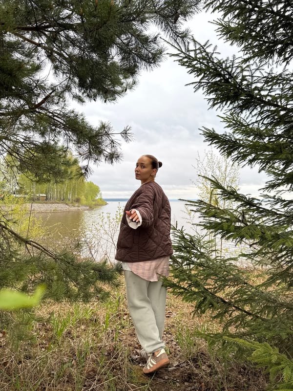 Two people spotted near water in Chastyye, Russia
