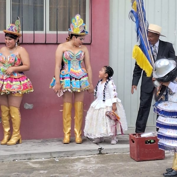 Traditional cultural festival draws crowds in Arequipa district