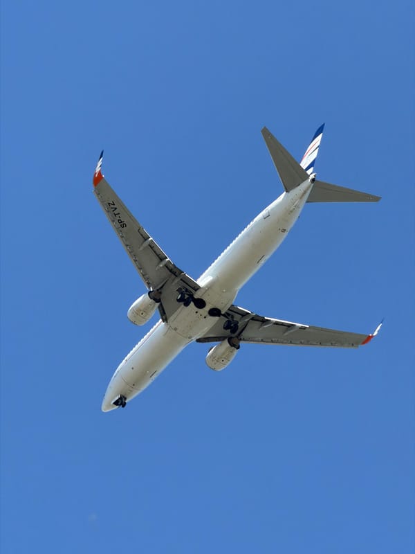 Planes on approach and a car teardown in Burgas