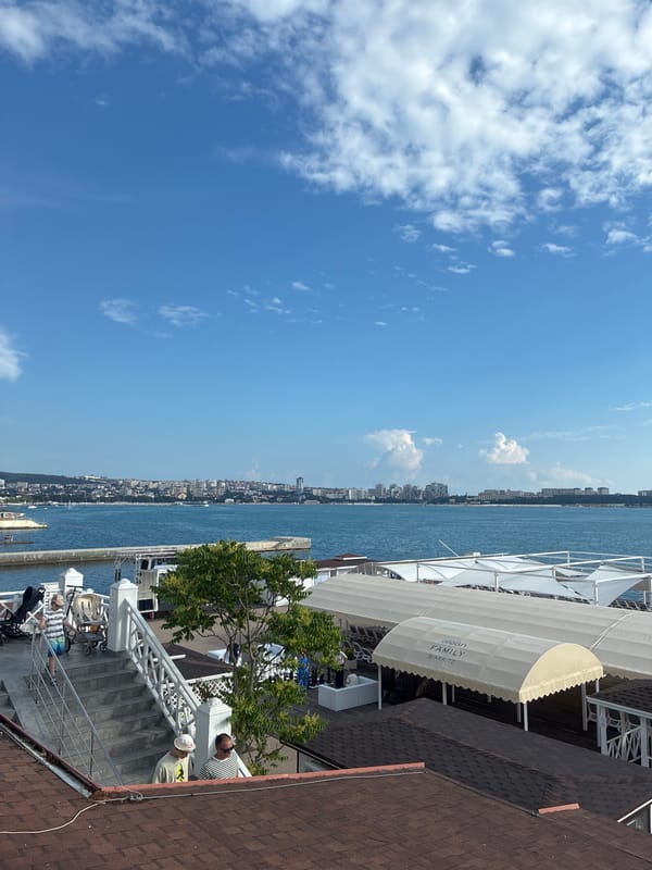 Tourist explores Gelendzhik waterfront attractions and dining over afternoon