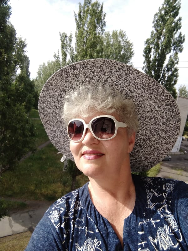 Woman in hat photographed multiple times in Ukrainian city