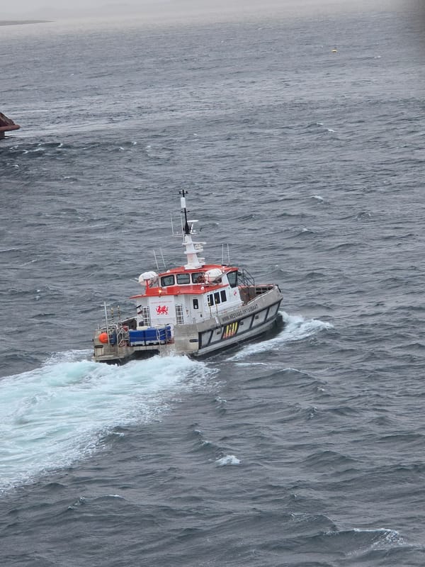 Ships navigate rough seas, waste processing observed in Randaberg