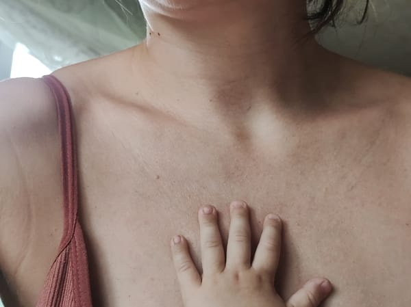 Intimate portrait session captured in Russian village over one hour
