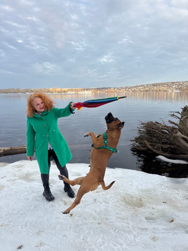 Winter waterfront outing documented in Noviy, Russia