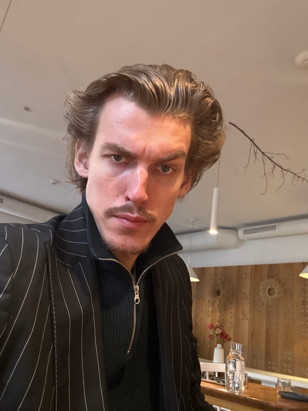 Kyiv resident takes selfie, NV magazine cover spotted