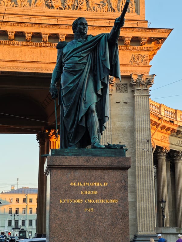 Tourist documents evening visit to Saint Petersburg's Kazan Cathedral