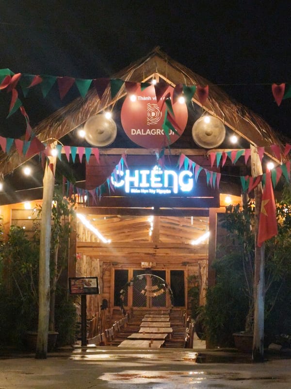 Nighttime street scenes documented in Đà Lạt's Lâm Viên district