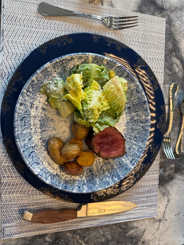 Dinner party with guests, dog captured in Mexico City