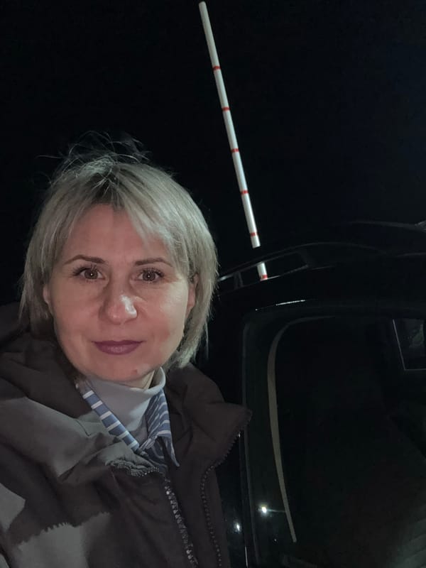 Woman in brown jacket observed in Ufa, Russia