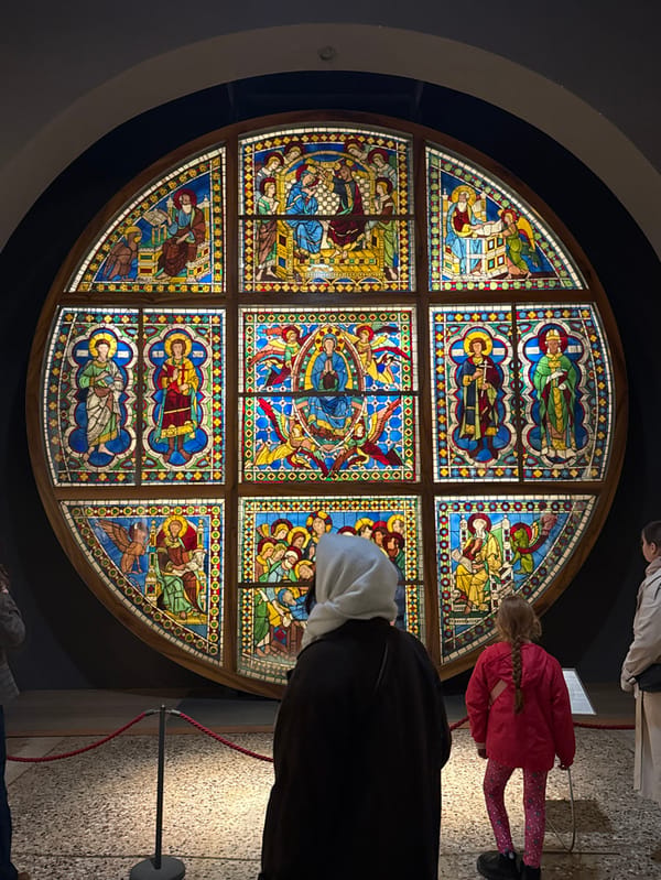 Tourist documents morning visit to Siena Cathedral's architectural highlights