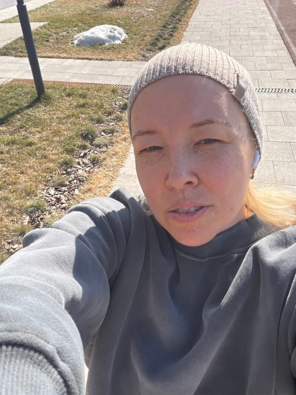 Morning selfies and outdoor activities across Russian cities