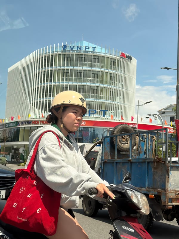 Morning street life and traffic in Thuận Hóa Ward, Huế