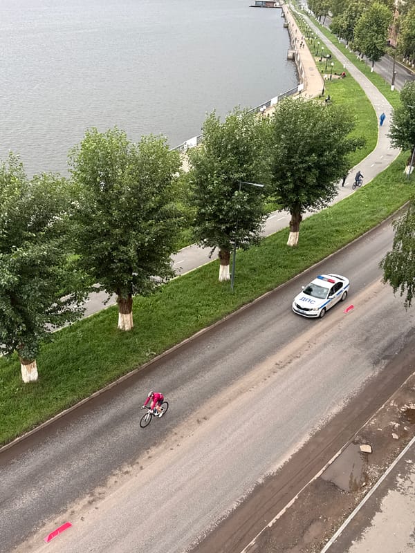 Endurance race unfolds along Votkinsk waterfront on a summer afternoon.